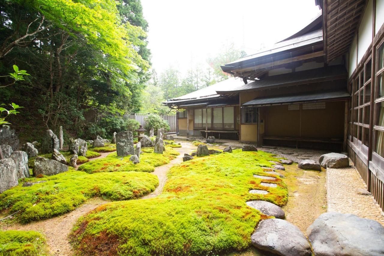 Отель Koyasan Shukubo Saizenin Экстерьер фото