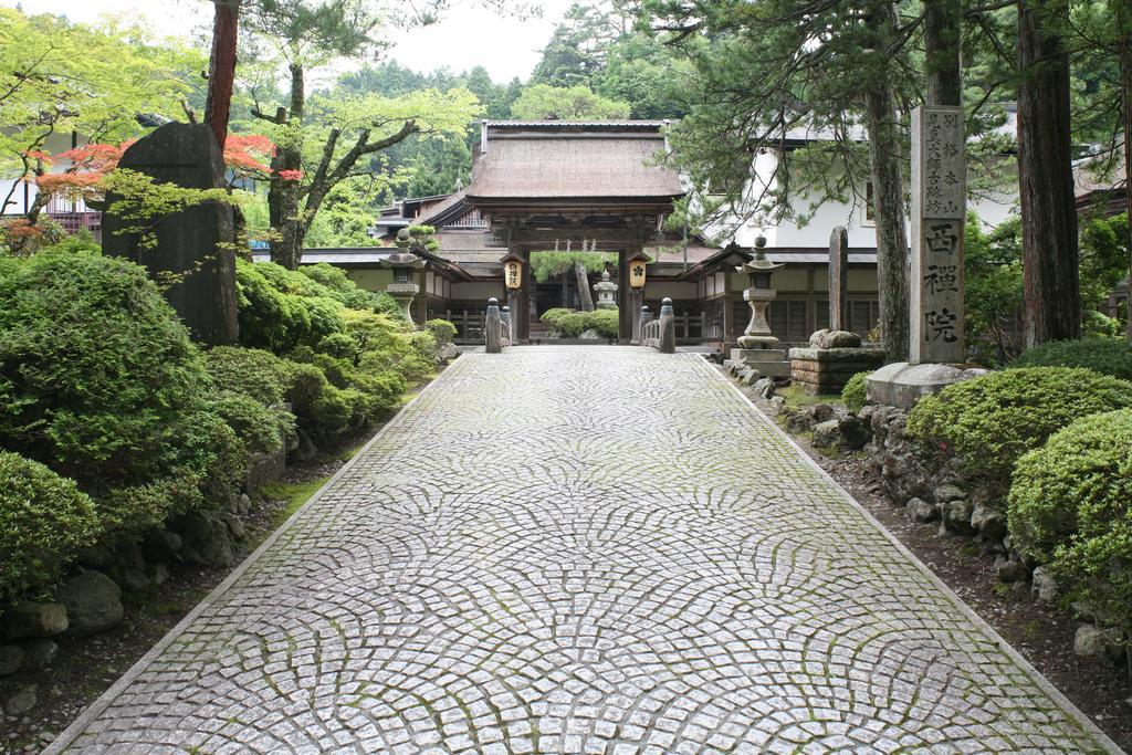 Отель Koyasan Shukubo Saizenin Экстерьер фото