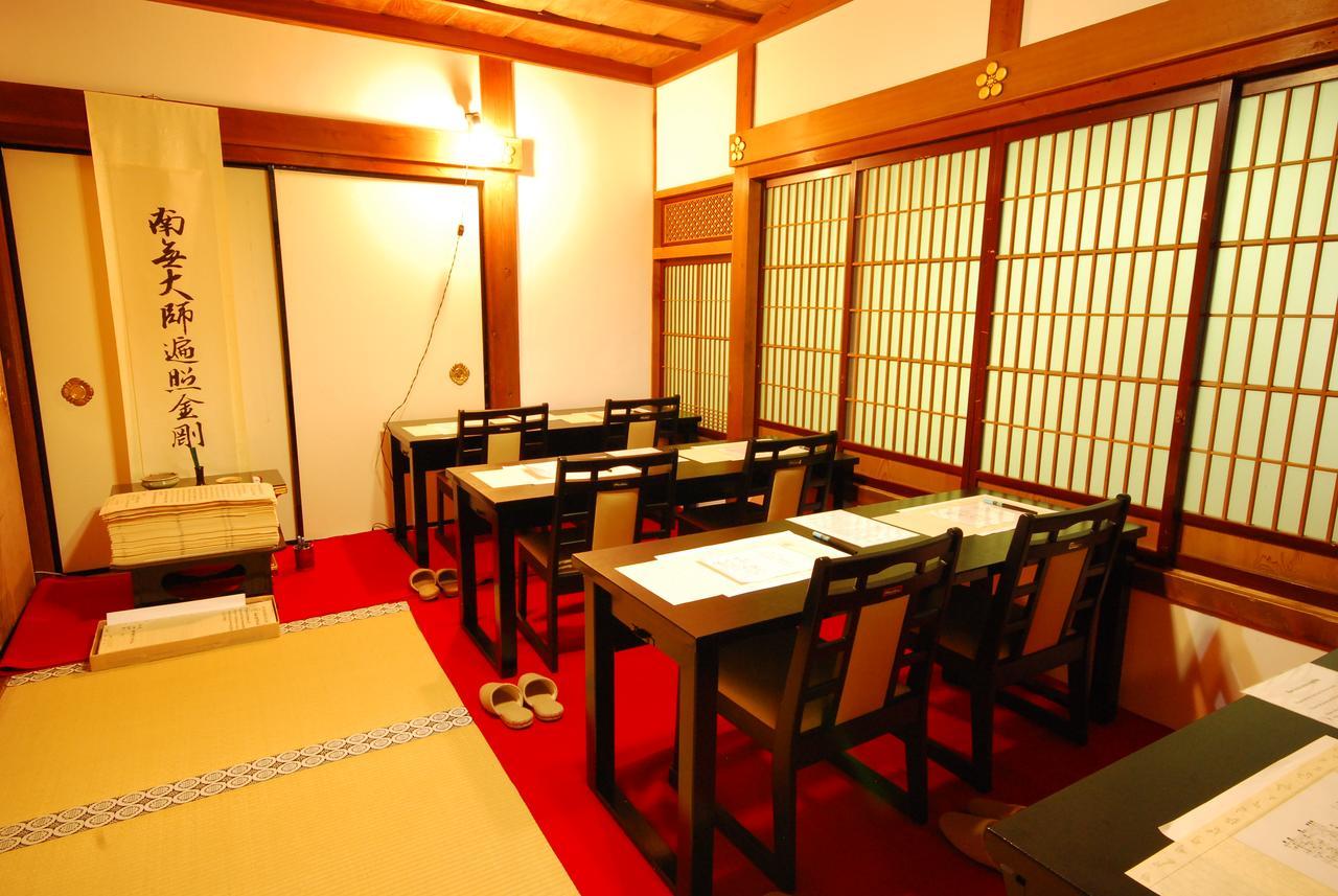 Отель Koyasan Shukubo Saizenin Экстерьер фото